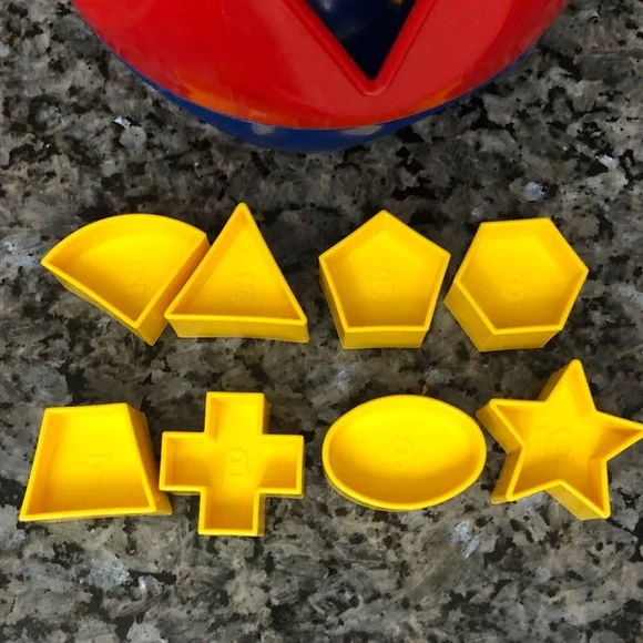 Tupperware Shape-O-Ball - Picture 2 of 8